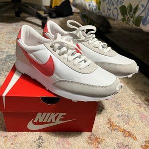 Nike Daybreak White Magic Ember - Women's Size US 9 - New